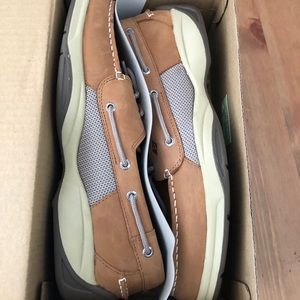 New never worn mens Sperry
